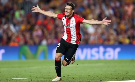 Aduriz celebra su gol en el Camp Nou.