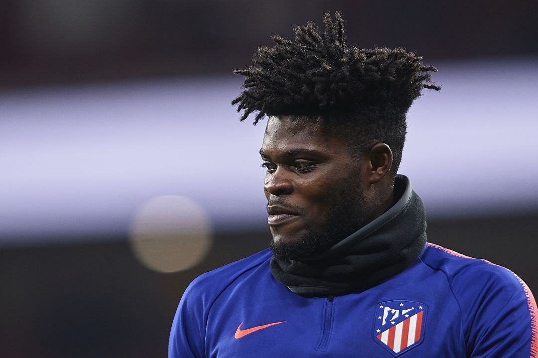 Thomas Partey realiza ejercicios de calentamiento en el Wanda Metropolitano