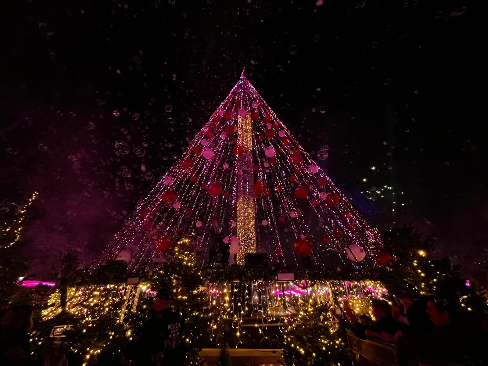 Carlos Alcaraz enciende el árbol de Navidad de Murcia