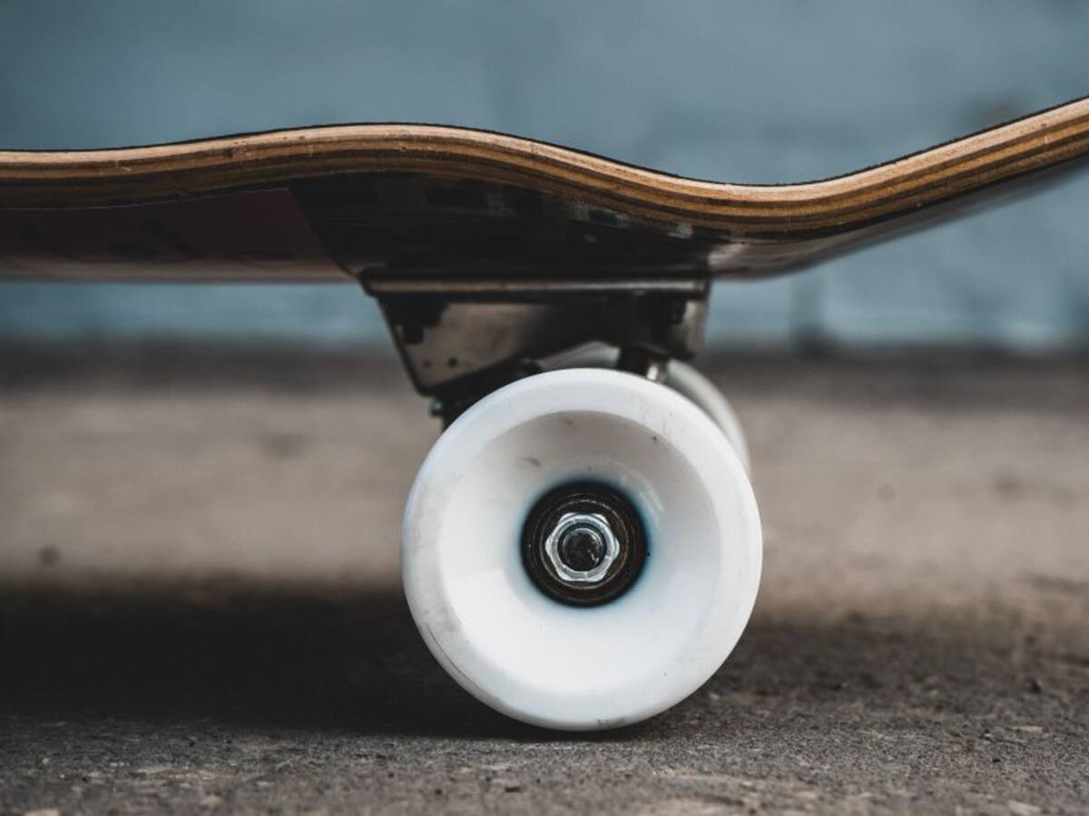 Detenido en Gijón por circular en dirección prohibida con un patinete y negarse a enseñar su DNI