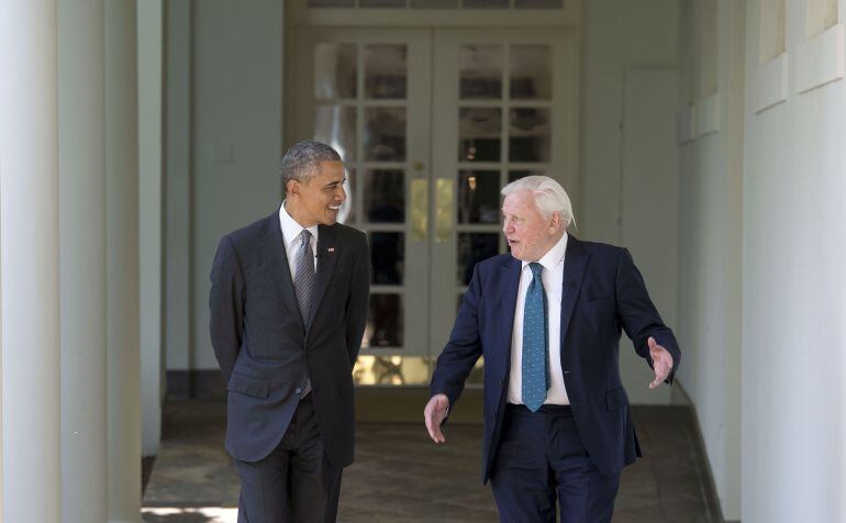 Barack Obama (i) y David Attenborough (d)