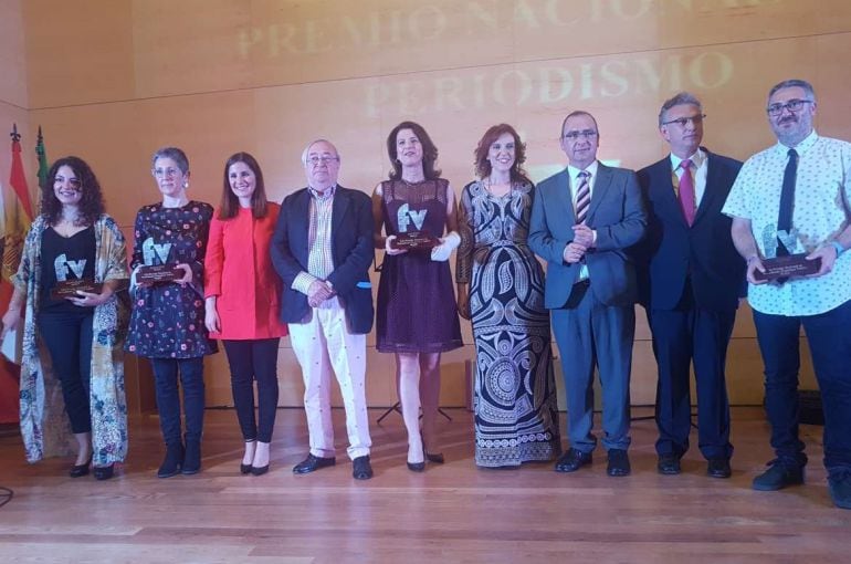 La ganadora con el resto de premiados en la gala de entrega