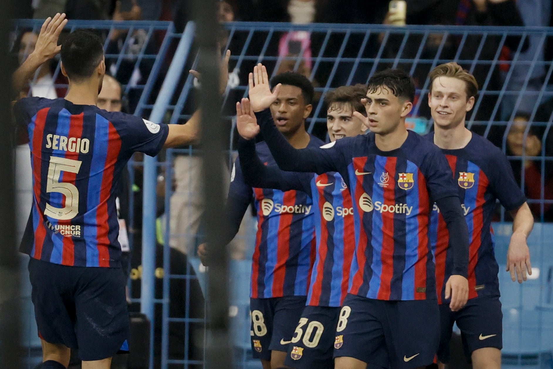 Jugadores del FC Barcelona celebrando un gol.