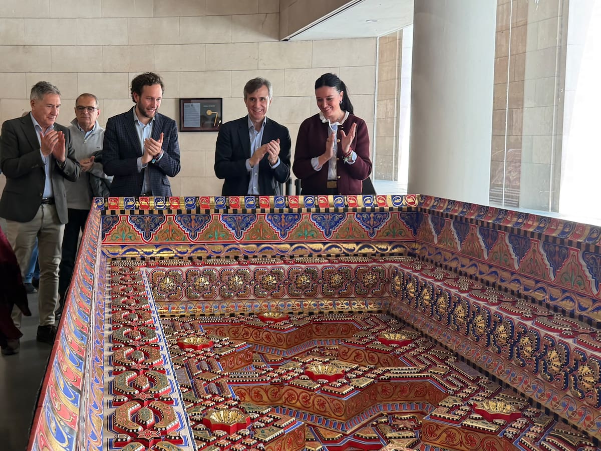 Sijena recupera su memoria: ya está expuesto en Huesca el cuarto alfarje reconstruido