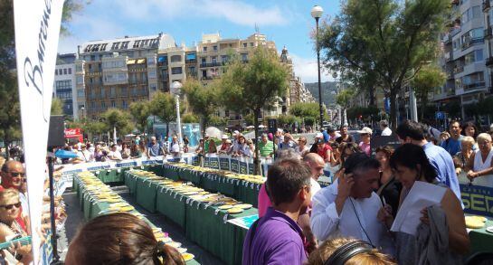 Vista general del tradicional concurso de tortillas de Radio San Sebastián.