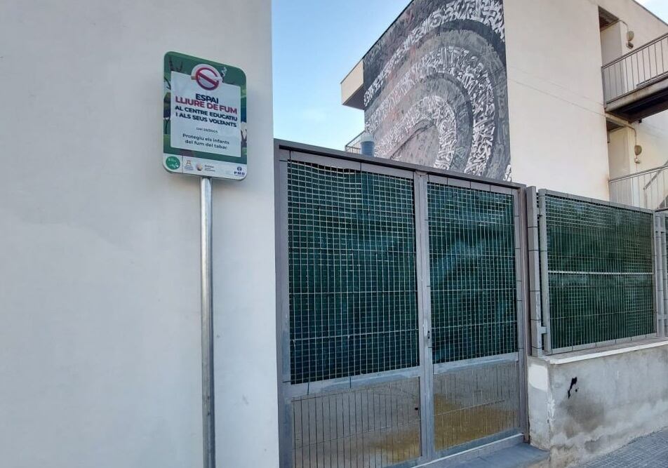 Imagen de una de las señales instaladas en los centros educativos de Ibiza