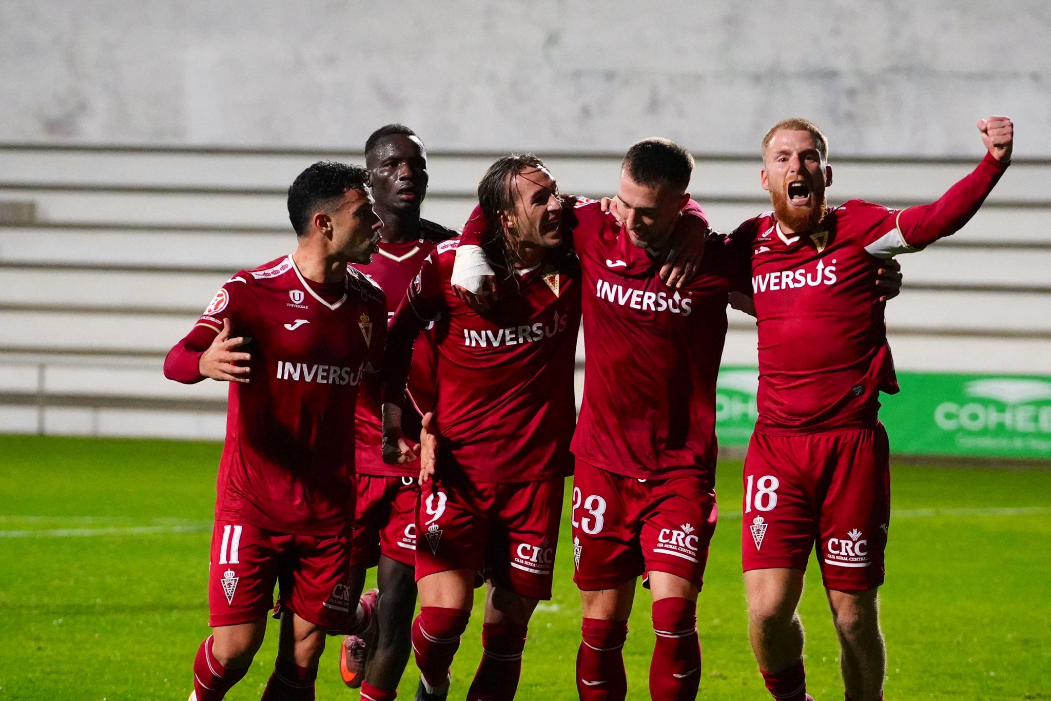 El Real Murcia celebra un gol de Flakus Bosilj en Sanlúcar de Barrameda.