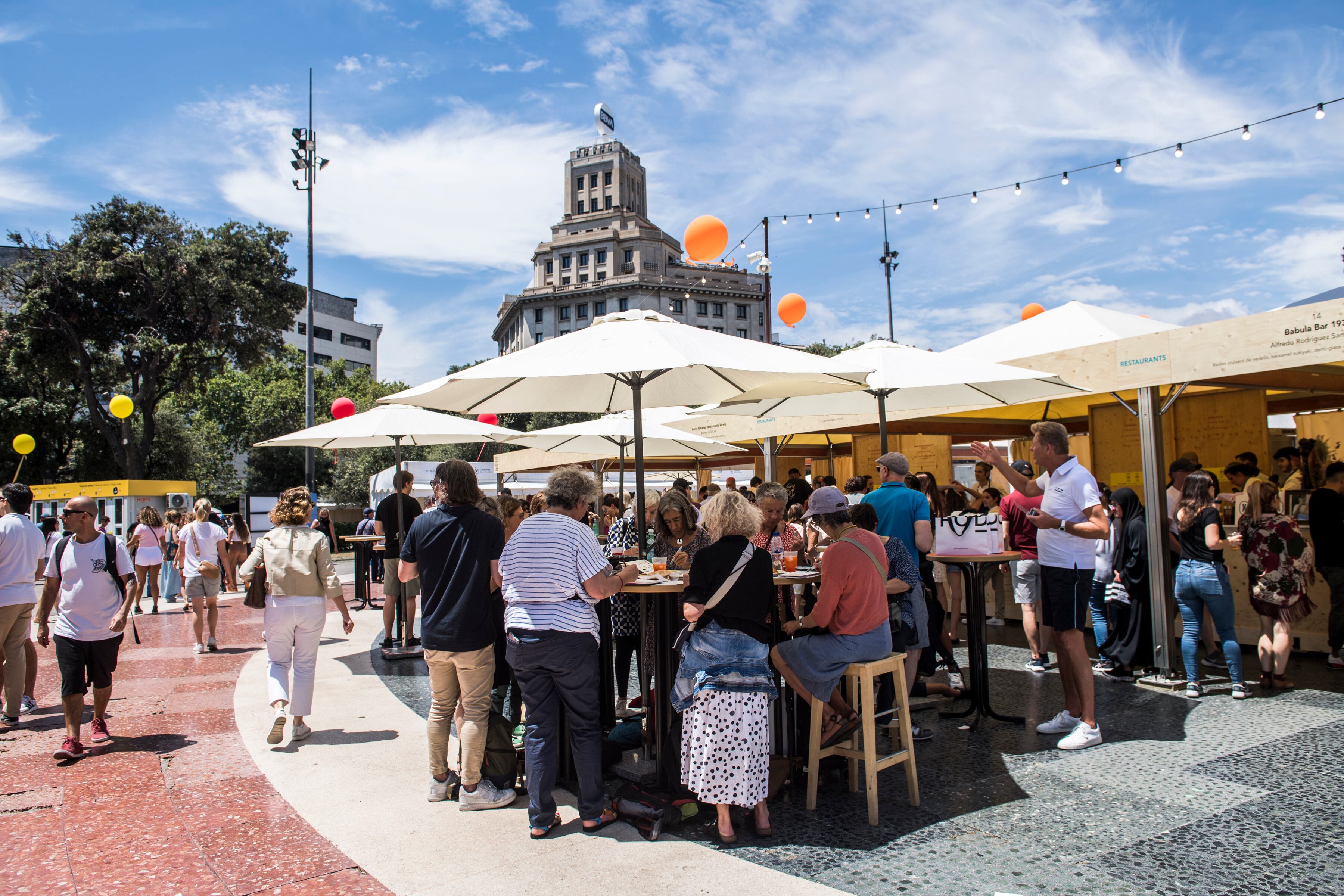 Tast a la plaça de Catalunya (Barcelona)