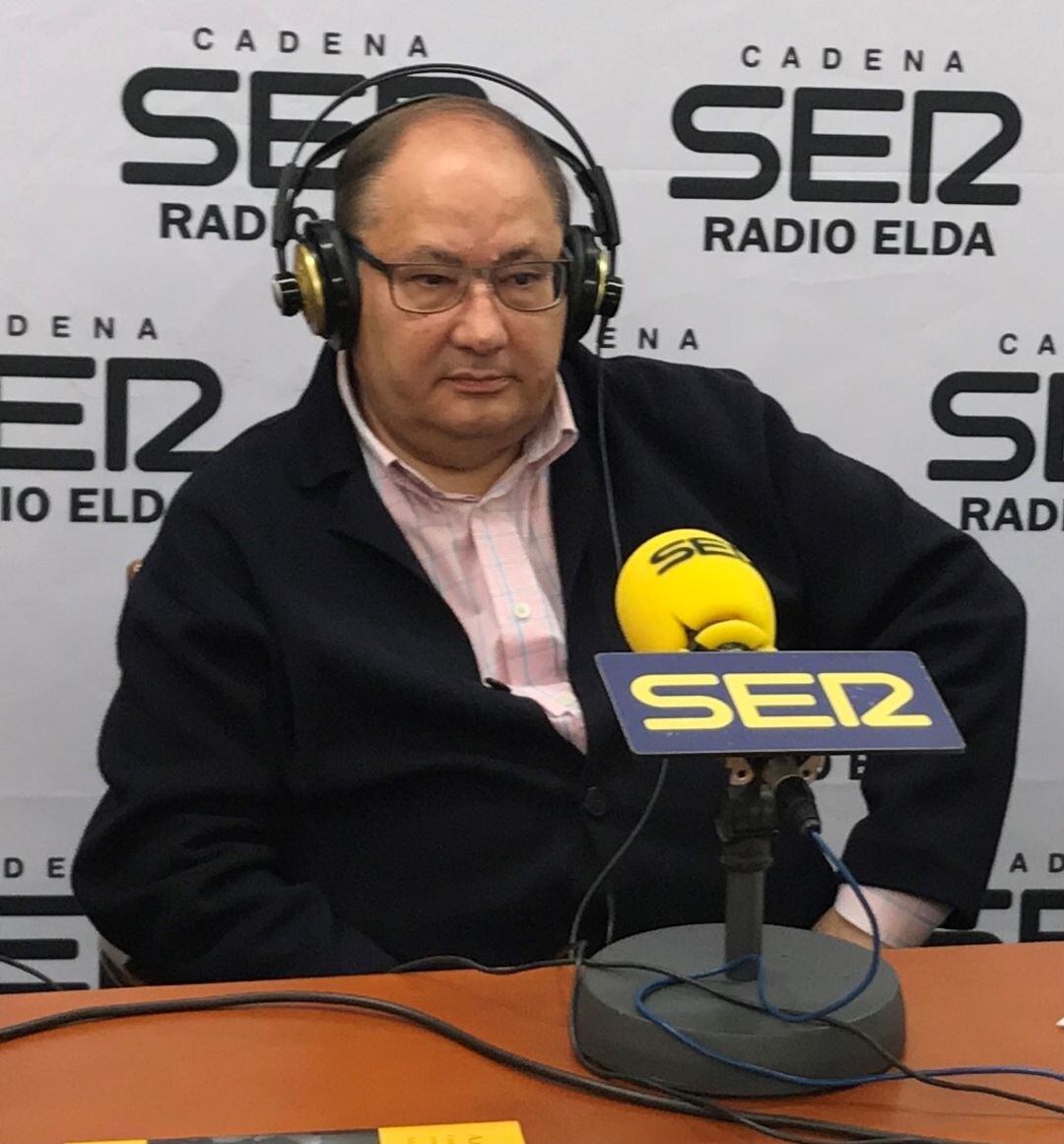 Pepe Payá en un directo en Radio Elda Cadena SER