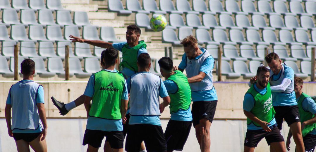 Jugadores del Real Jaén durante un entrenamiento.