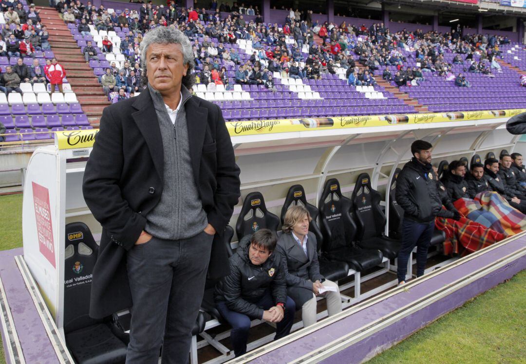 Gorosito dirigiendo al Almería en Valladolid en 2016.