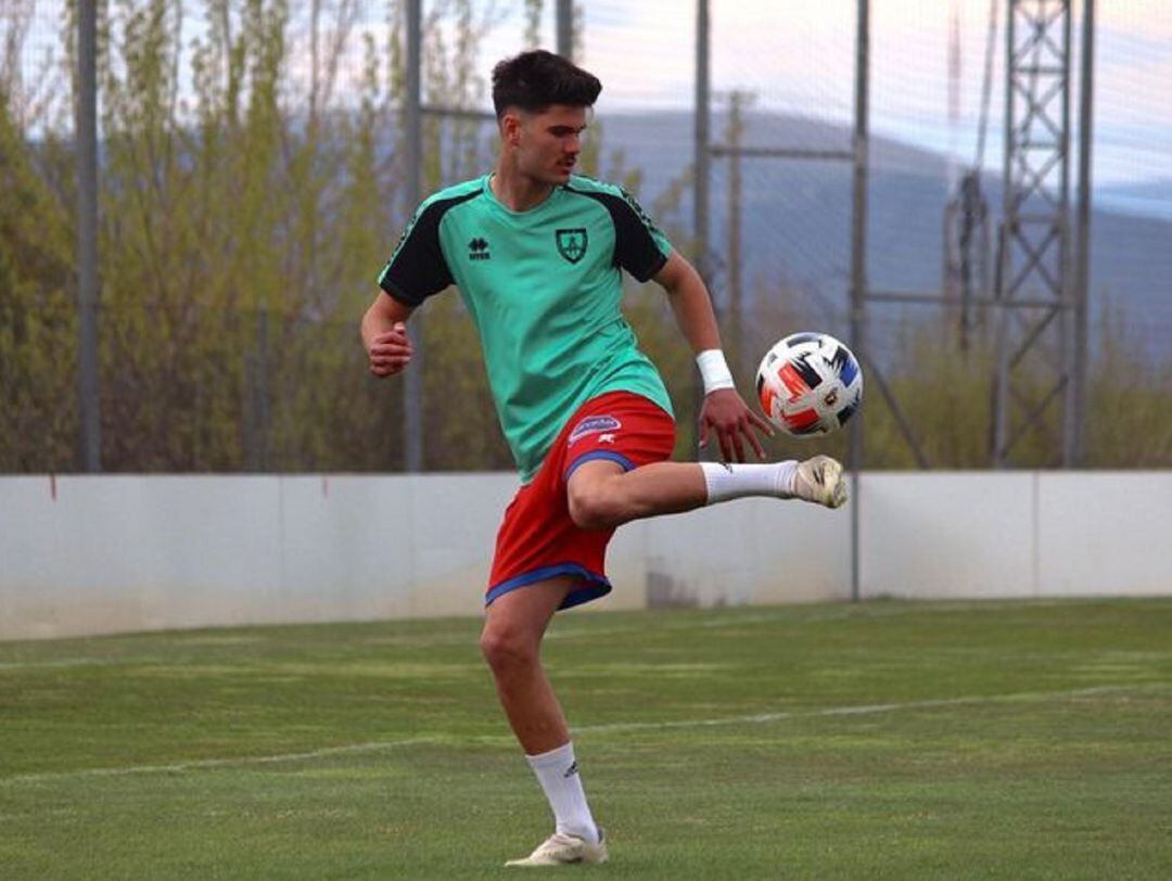 El centrocampista navarro, Mario García, durante su etapa en el Numancia.