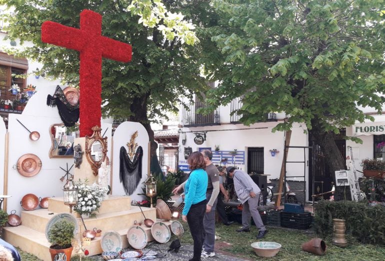 Cruz de Mayo en Plaza Larga en el Albaicín (Granada)