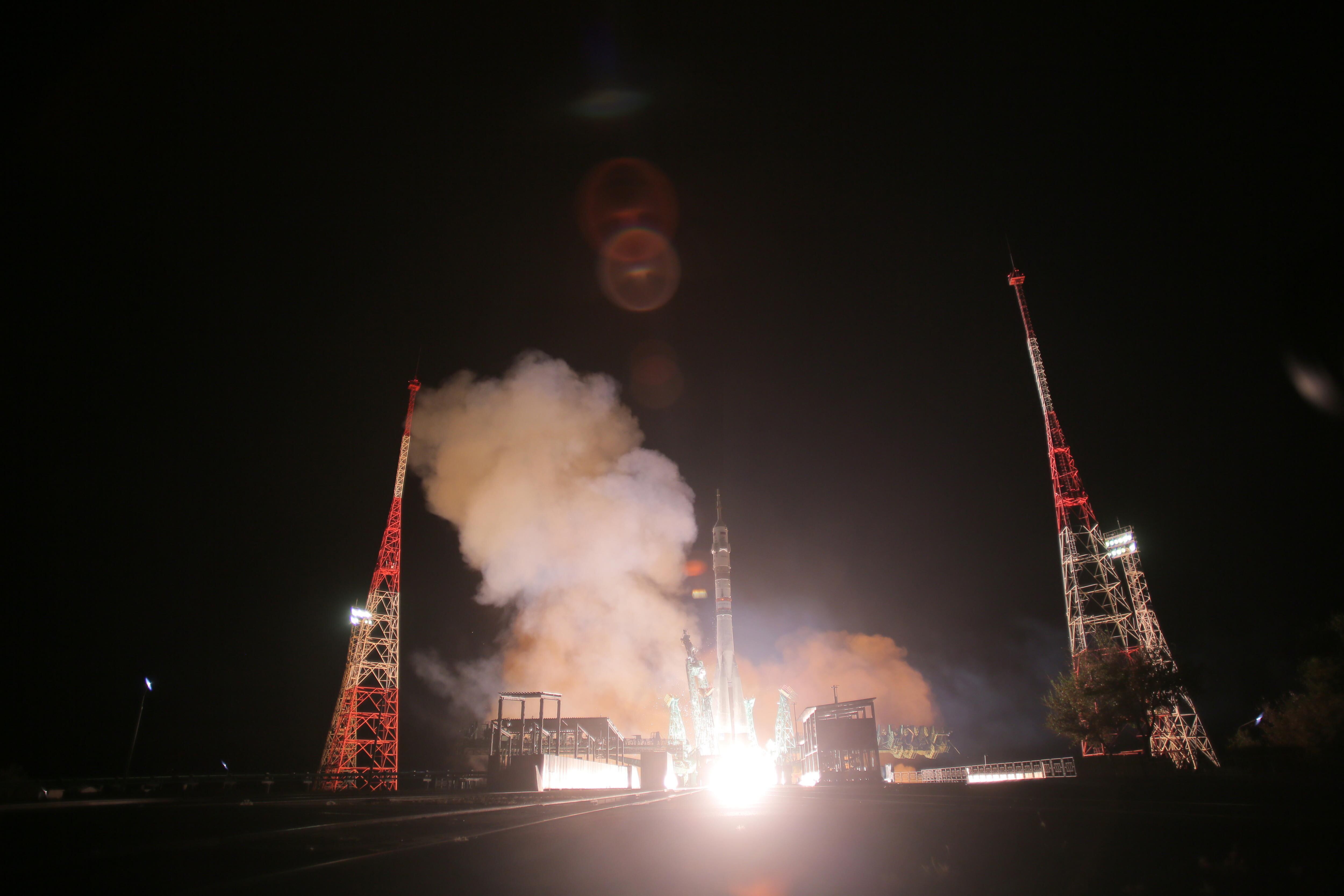 Baikonur (Kazakhstan), 11/09/2024.- A Russian Soyuz 2.1a booster rocket with the Soyuz MS-26 spacecraft lifts off from the launch pad at the Baikonur cosmodrome, in Baikonur, Kazakhstan, 11 September 2024. The rocket is carrying expedition 72 crewmembers Roscosmos cosmonauts Alaxey Ovchinin, Ivan Vagner and NASA astronaut Don Pettit to the International Space Station (ISS). (Kazajstán, Rusia, Roma) EFE/EPA/MAXIM SHIPENKOV
