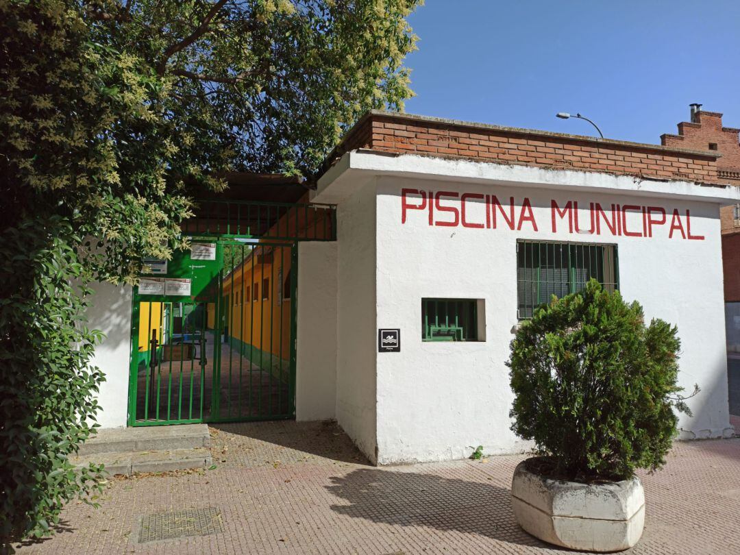 Piscina municipal del parque O´Donnell en Alcalá de Henares. 