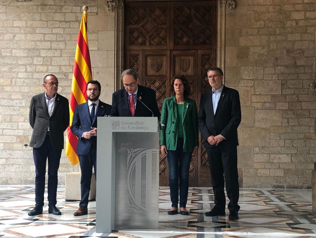 El presidente de la Generalitat, Quim Torra, durante una comparecencia sin preguntas ante la prensa, tras reunirse con el vicepresidente, Pere Aragonès, y los alcaldes de Girona, Tarragona y Lleida: Marta Madrenas, Pau Ricomà y Miquel Pueyo.