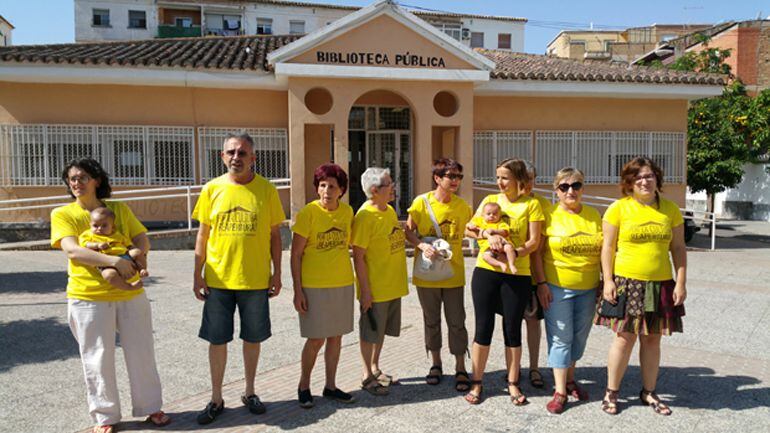 Foto de archivo de una de las reivindicaciones vecinales ante la Biblioteca de las Palomas de Granada