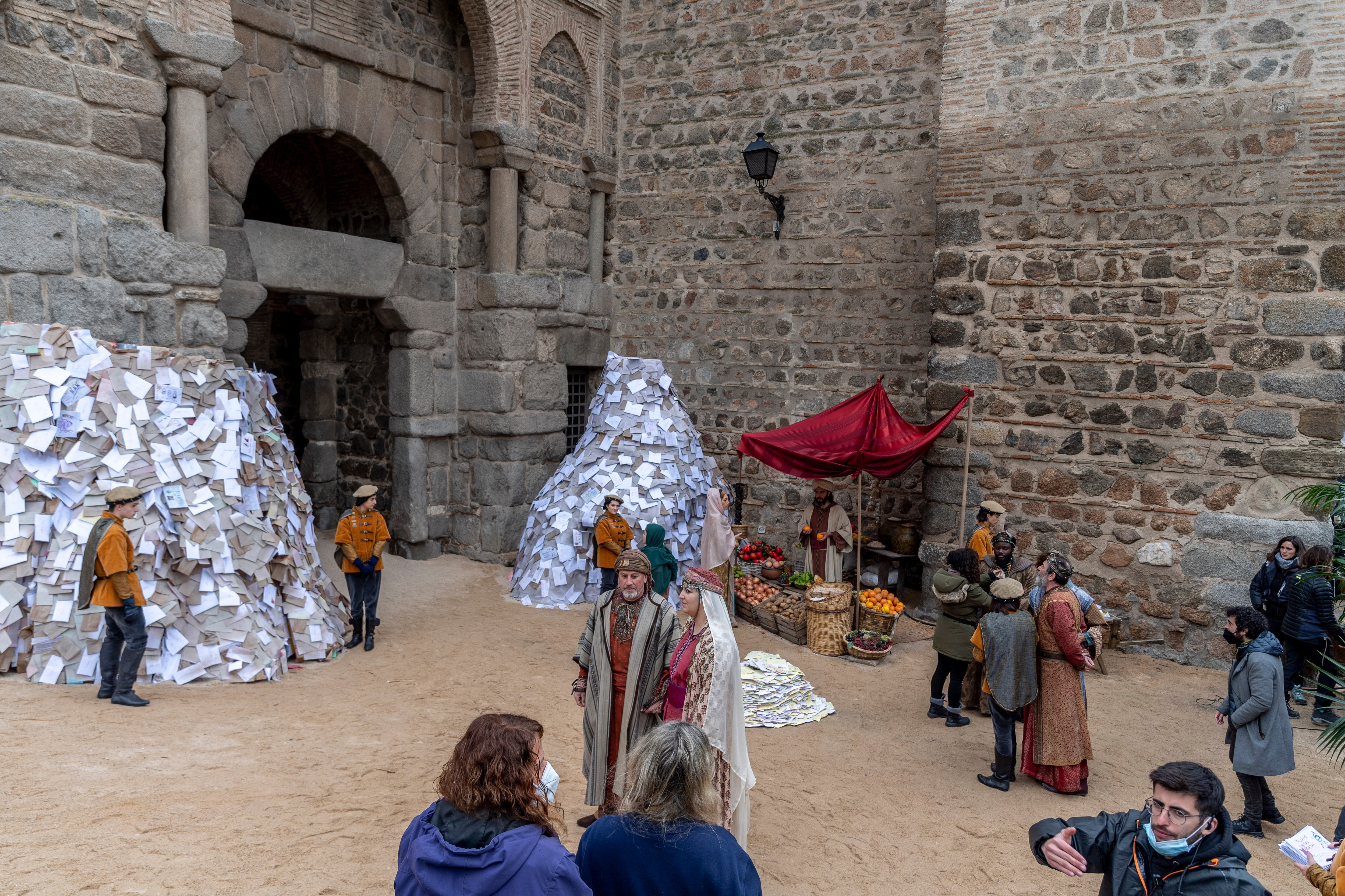 Momento del rodaje de la película &quot;Reyes contra Santa&quot;, del director Paco Caballero, este martes en Toledo