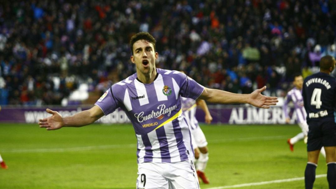 Mata celebrando un gol con la camiseta del Real Valladolid