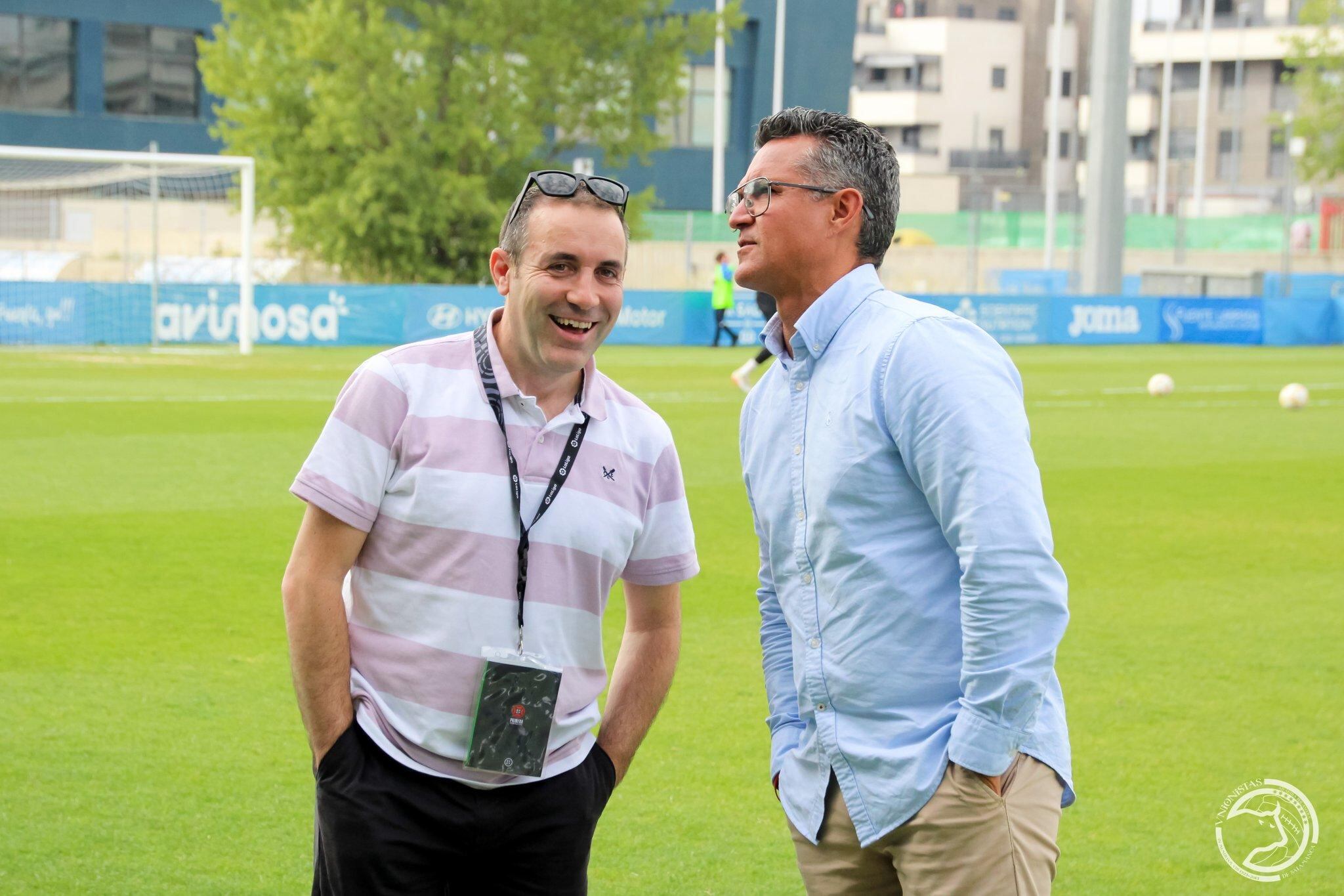 Roberto Pescador, presidente de Unionistas de Salamanca, conversa con el técnico, Dani Ponz/Unionistas CF