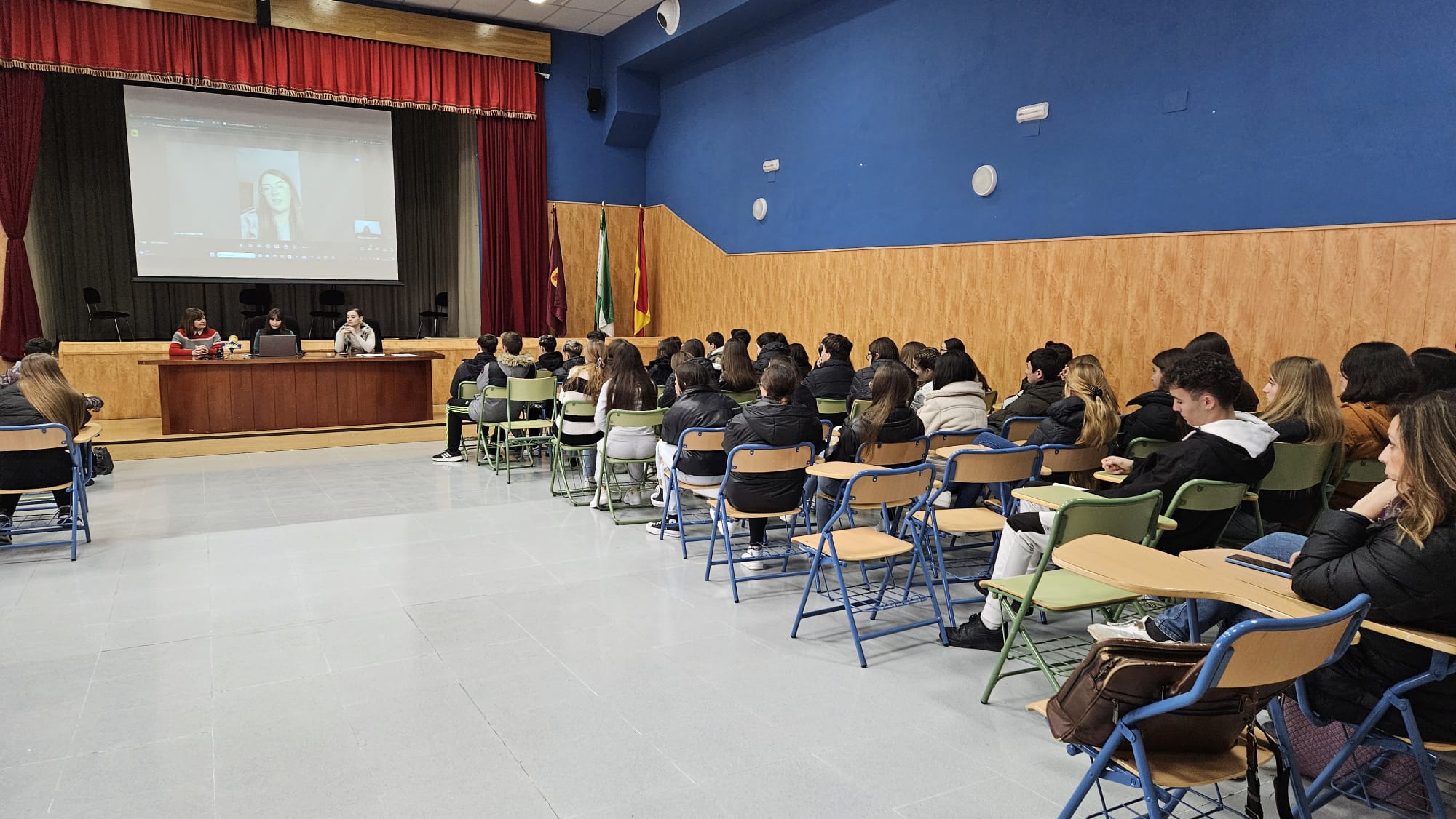 Momento de la charla coloquio con el alumnado de 4 º de ESO asistente