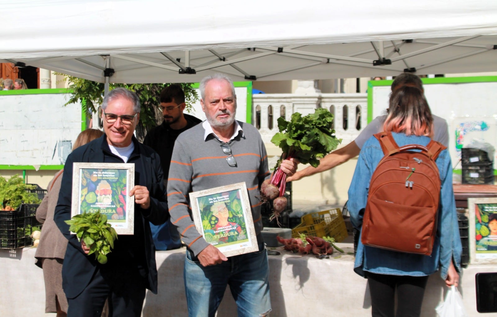 Carmelo Bosque y Antonio Arazo en la inauguración de las jornadas, en el Mercado Agroecológico de los jueves en la plaza de Navarra