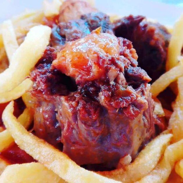 Guiso de cola de toro de Casa Moreno El Ministro, en Torrecera