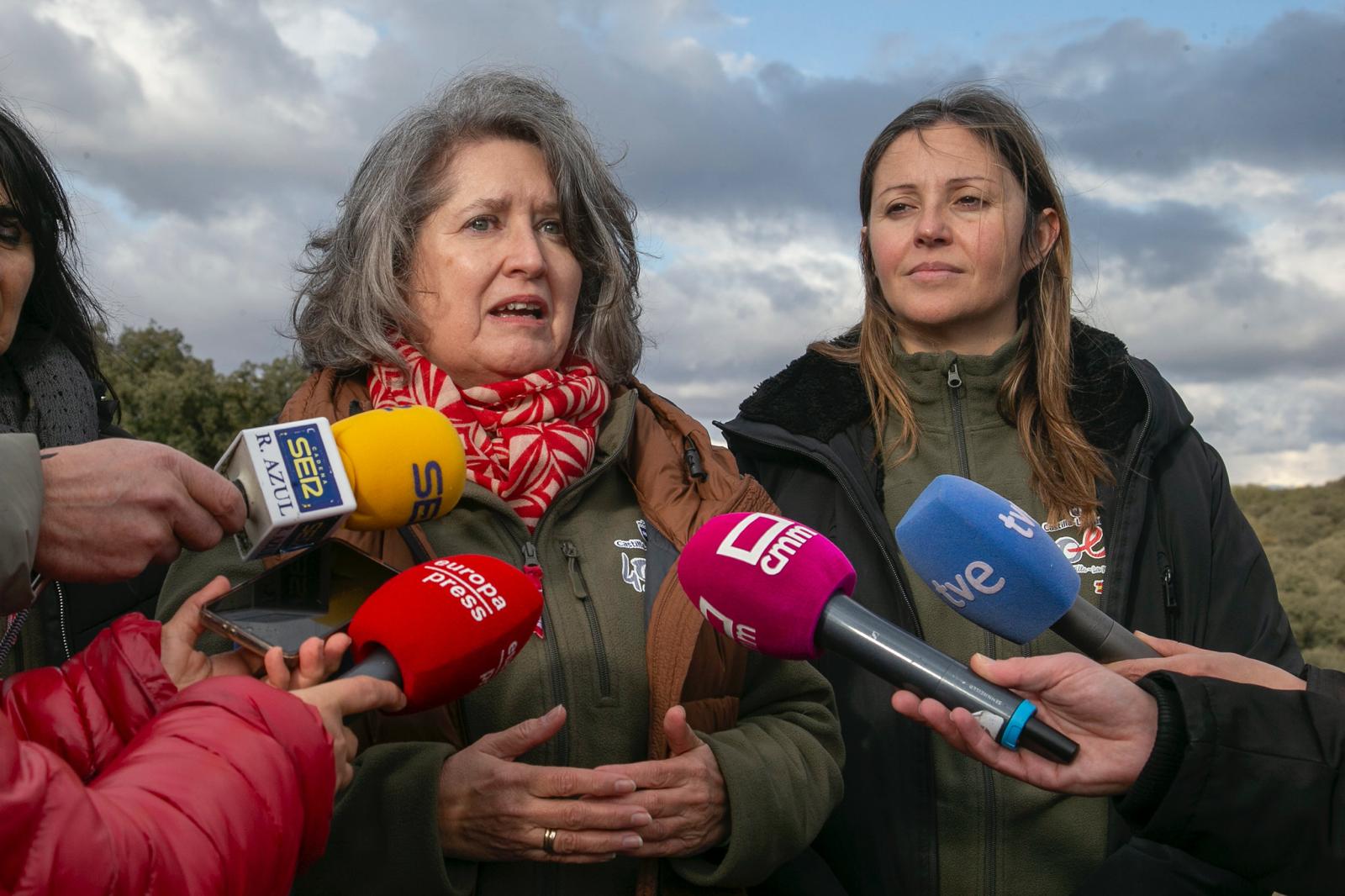 Mercedes Gómez, consejera de Desarrollo Sostenible, atiende a los medios acompañada de Esther Haro, directora general de Economía Circular y Agenda 2030