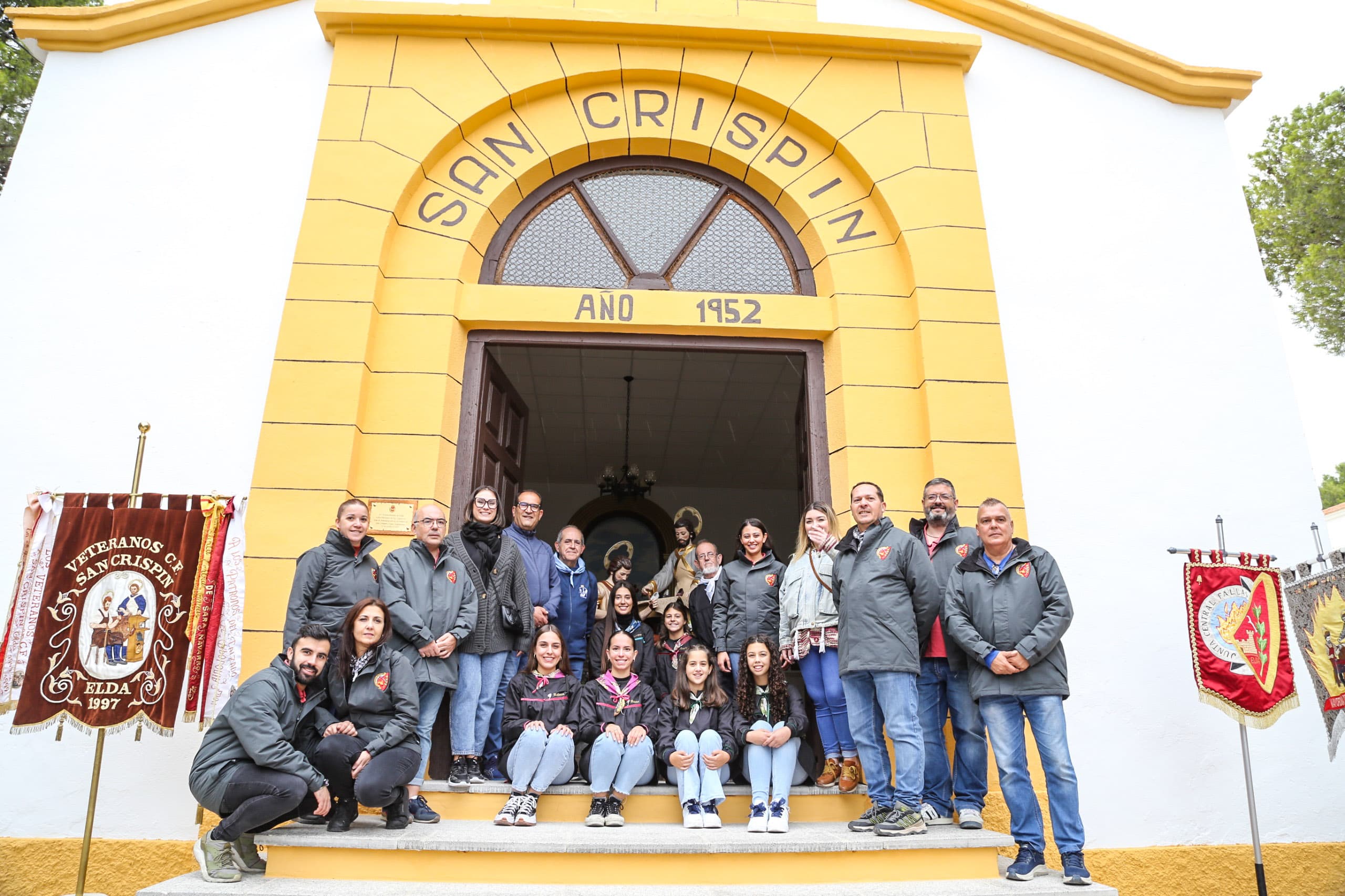 Los Veteranos de San Crispín, miembros de la corporación municipal, Junta Central de Fallas, Falleras Mayores y sus Damas de Honor han participado en la Romería.