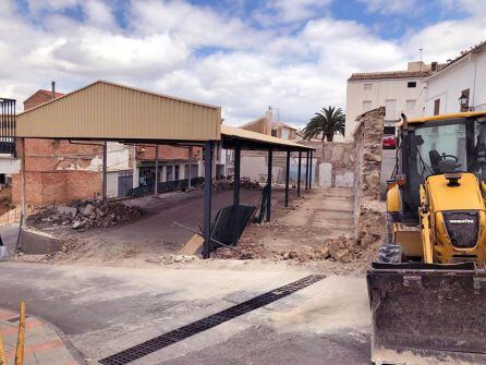 Trabajos de demolición dle antiguo mercado