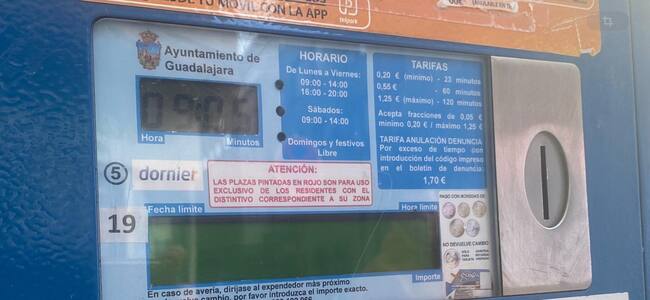 Tarifas actuales en un parquímetro de Guadalajara