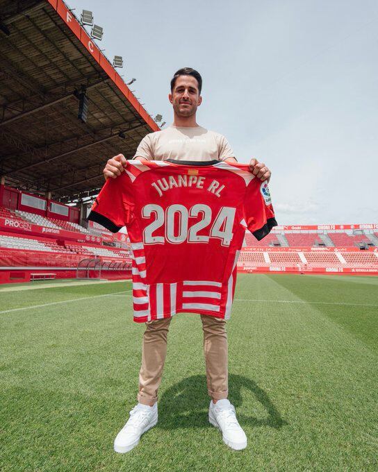 Juanpe renova amb el Girona fins 2024.