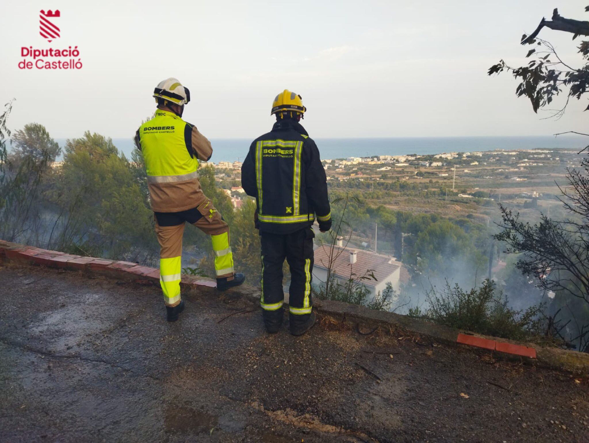 El Consorcio Provincial de Bomberos en su intervención en el incendio de vegetación de Alcalà de Xivert