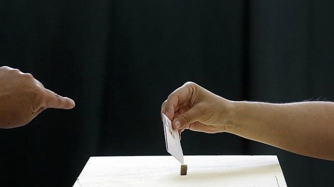 Fotografía de archivo de las urnas para la votación de las elecciones.