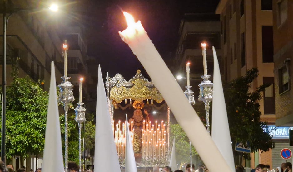 Regreso del palio de la Virgen del Dulce Nombre de la hermandad de El Despojado a su casa de hermandad el Domingo de Ramos de 2023