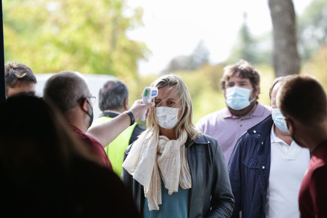 Imagen de la &quot;Euskal Kopa&quot; entre Baskonia de Vitoria y el Bilbao Basket, con aforo del 60% por el coronavirus, en el Polideportivo municipal de Mendizorroza de Vitoria