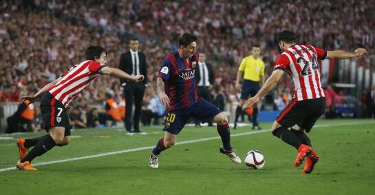 Football - Athletic Bilbao v FC Barcelona - Spanish King&#039;s Cup Final - Nou Camp - Barcelona, Spain - 30/5/15 Lionel Messi goes past Benat and Mikel Balenziaga on his way to score the first goal for Barcelona Reuters / Albert Gea