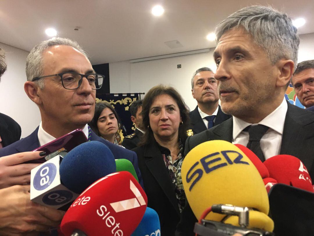 Fernando Grande-Marlaska, junto al presidente de la mancomunidad de Municipios del Campo de Gibraltar, Juan Lozano