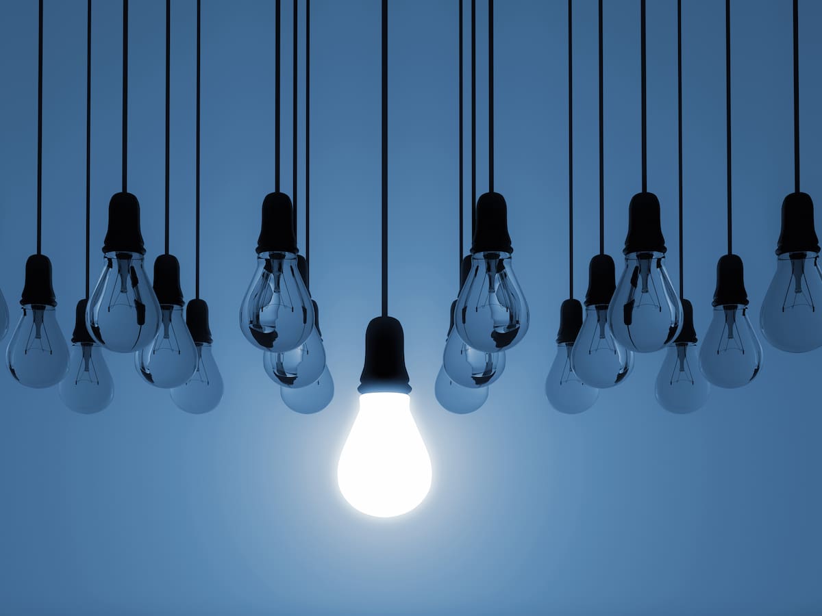 Cómo un grupo de multimillonarios inventó la obsolescencia programada y qué pintan las chapas y la tónica en todo eso