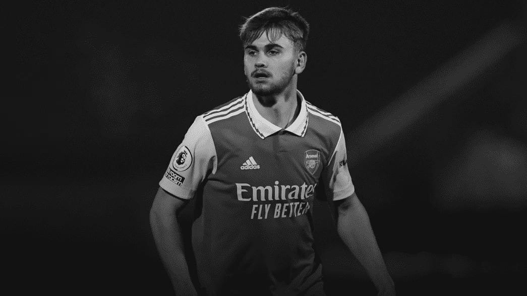 Billy Vigar viste la camiseta del Arsenal cuando era canterano del club londinense