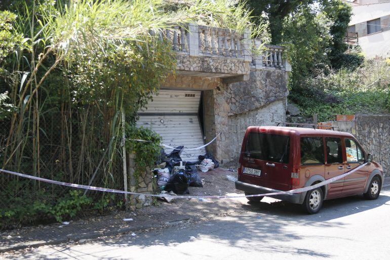 La casa on van aparéixer els dos cadàvers