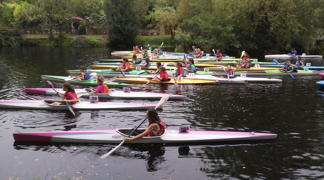 En esta nueva edición de la regata,Festa da Empanada, participaron 140 deportistas de todos los clubes de la provincia de Ourense