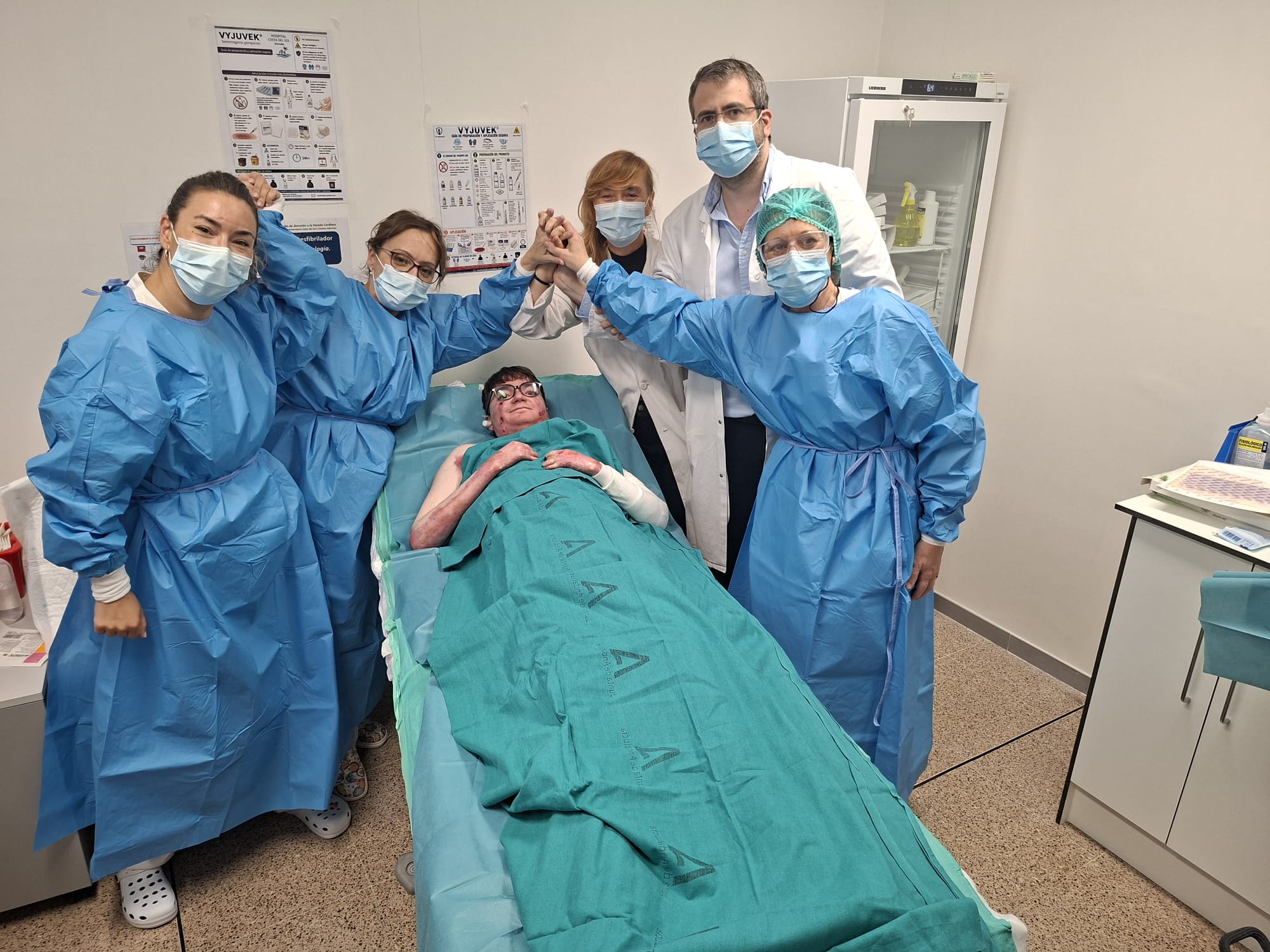 El equipo médico que ha atendido con éxito a Adrián en Marbella (Málaga)