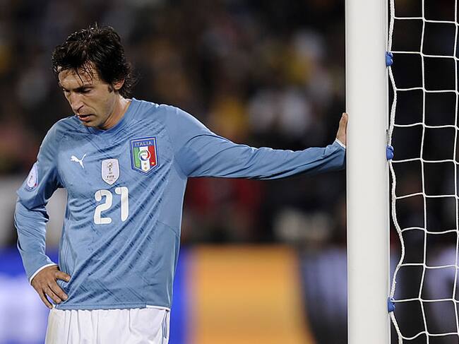 Pirlo, cabizbajo tras la eliminación de Italia en la Copa Confederaciones