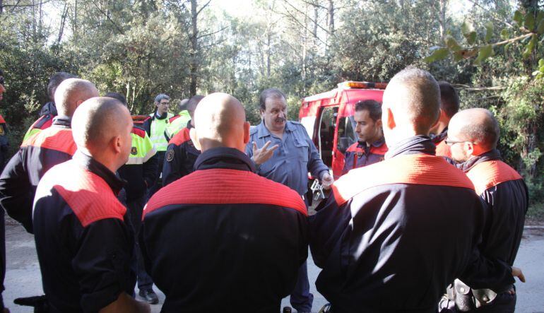 Un dispositiu de bombers de recerca d'un boletaire perdut.