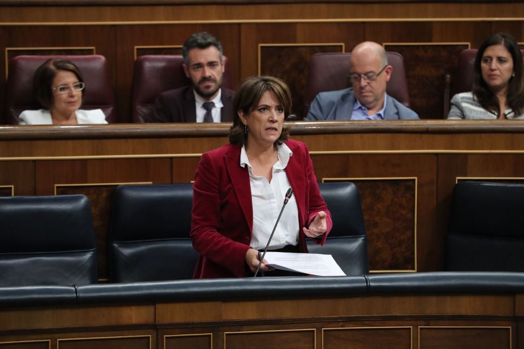 La ministra de Justicia, Dolores Delgado, durante su intervención en la sesión de control al Ejecutivo.