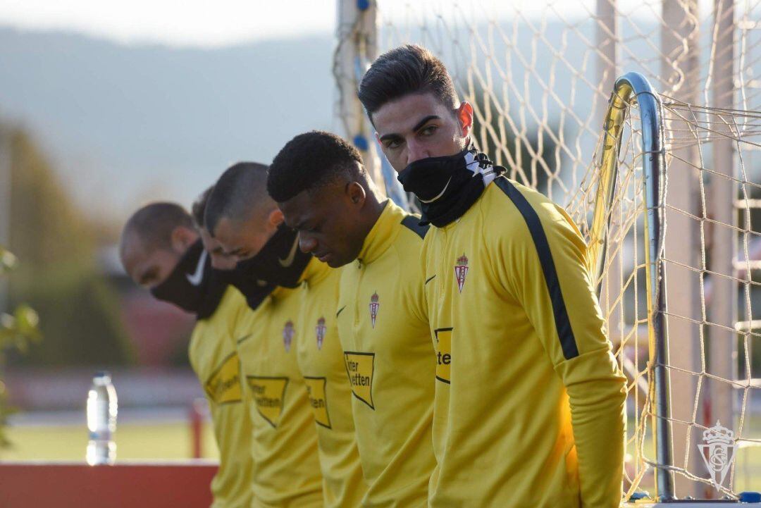 La plantilla del Sporting de Gijón entrenando 