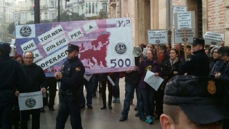 Protestas ante el TSJ en una de las sesiones del Caso Cooperación.