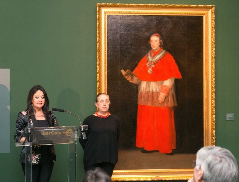 Magdalena Lasala, comisaria de la muestra y Manuela Mena, jefa de conservación de pintura del siglo XVIII y Goya del Museo del Prado, durante la presentación del cuadro &quot;El cardenal don Luis de Borbón&quot;