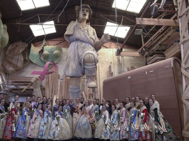 Imagen de la visita al taller del artista Manolo Algarra